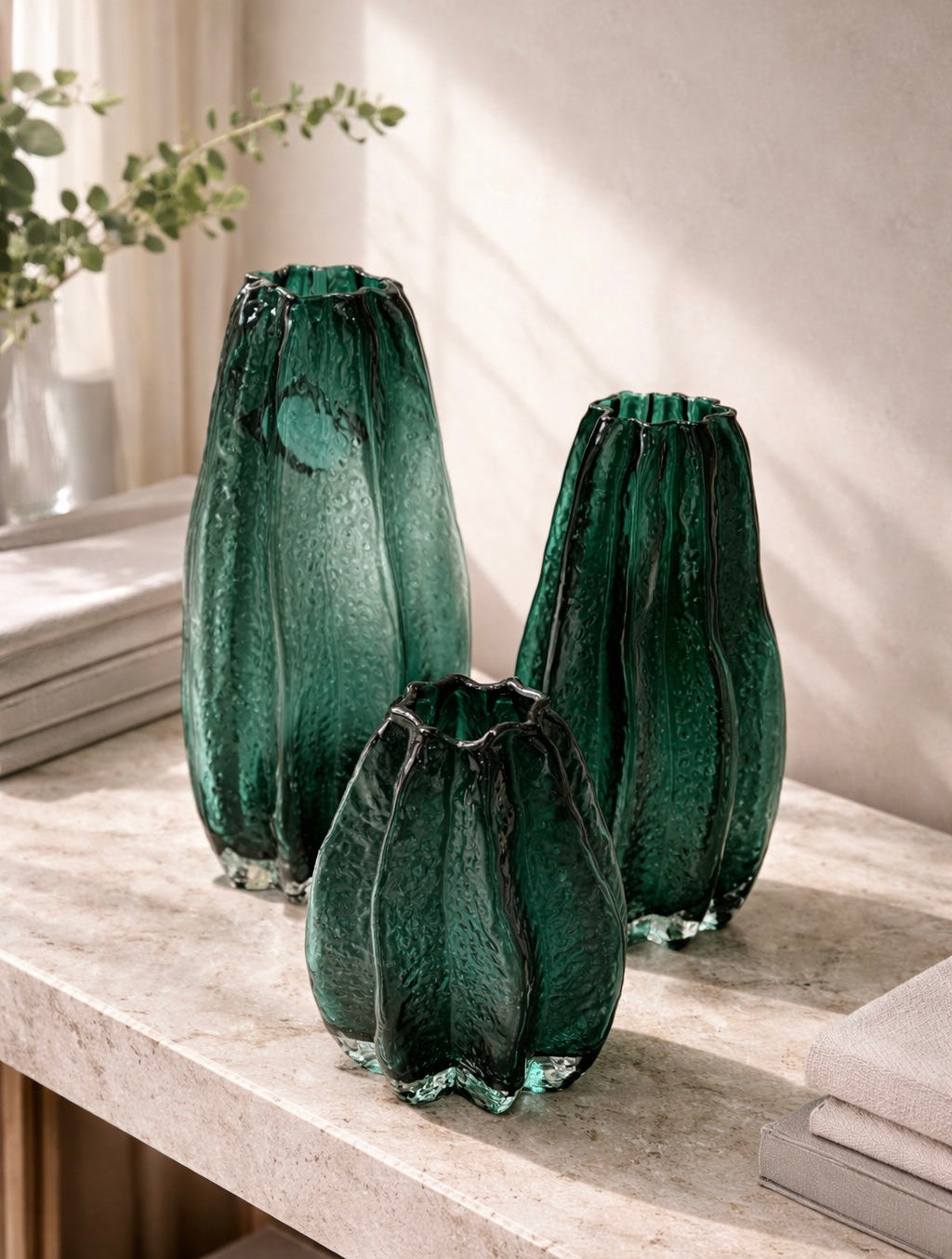סט 3 אגרטלים זכוכית ירוקה בעיצוב טבעי עם טקסטורה עשירה