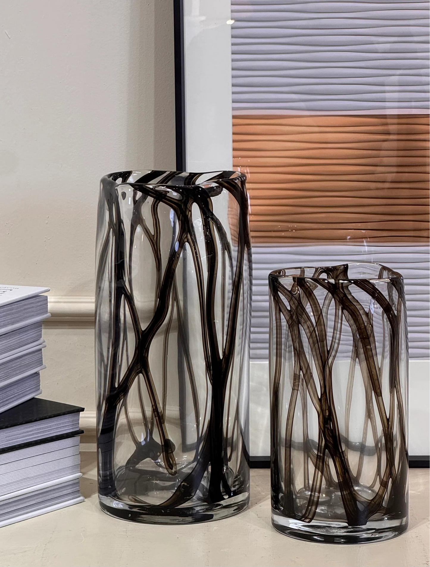 אגרטלי זכוכית מעוצבים עם דוגמת פסים