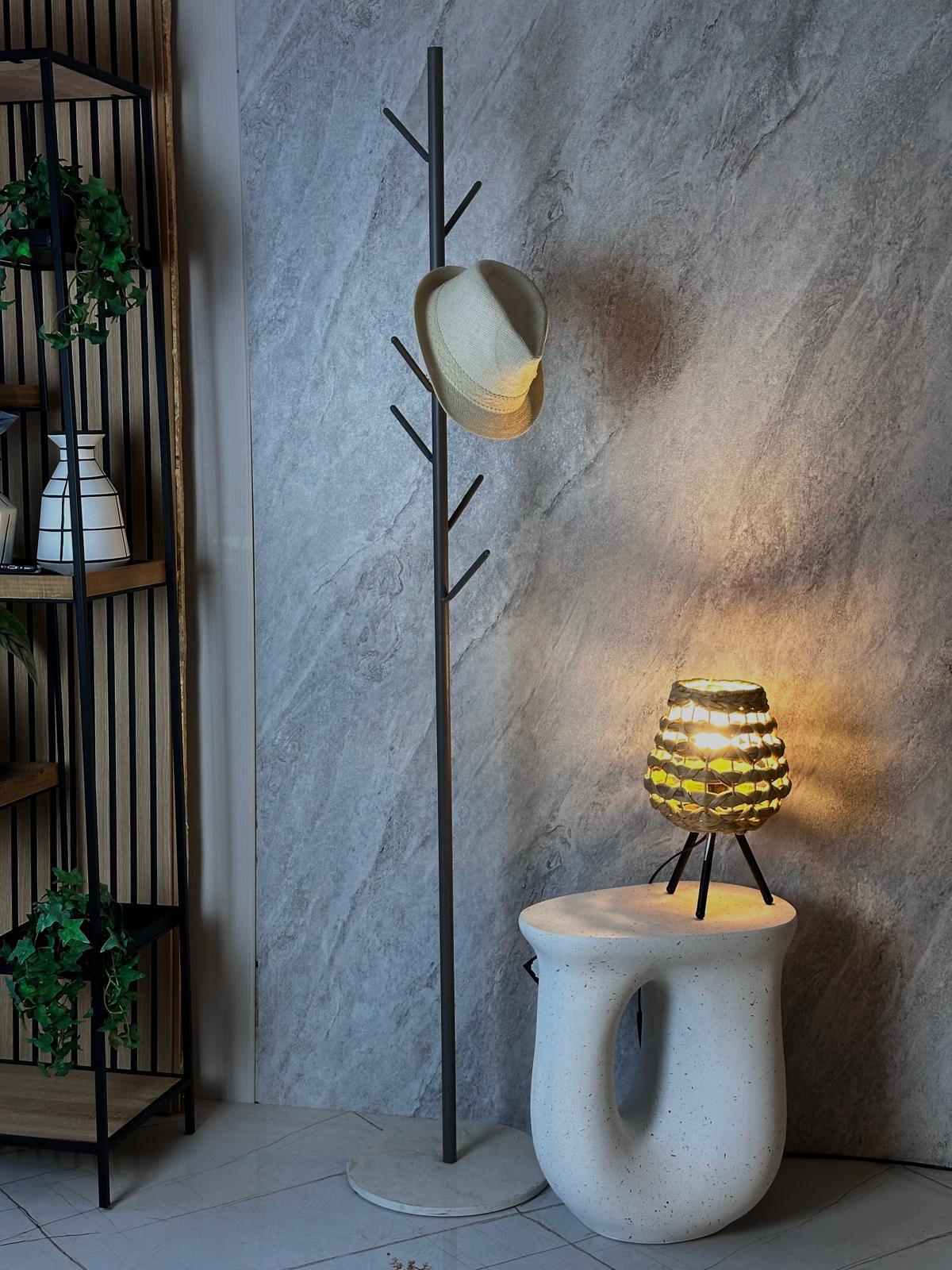 מנורת קש שולחנית