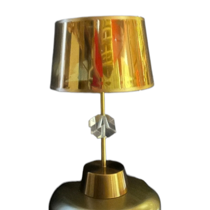 מנורה שולחנית – דיימונד קיוב בלאק וגולד