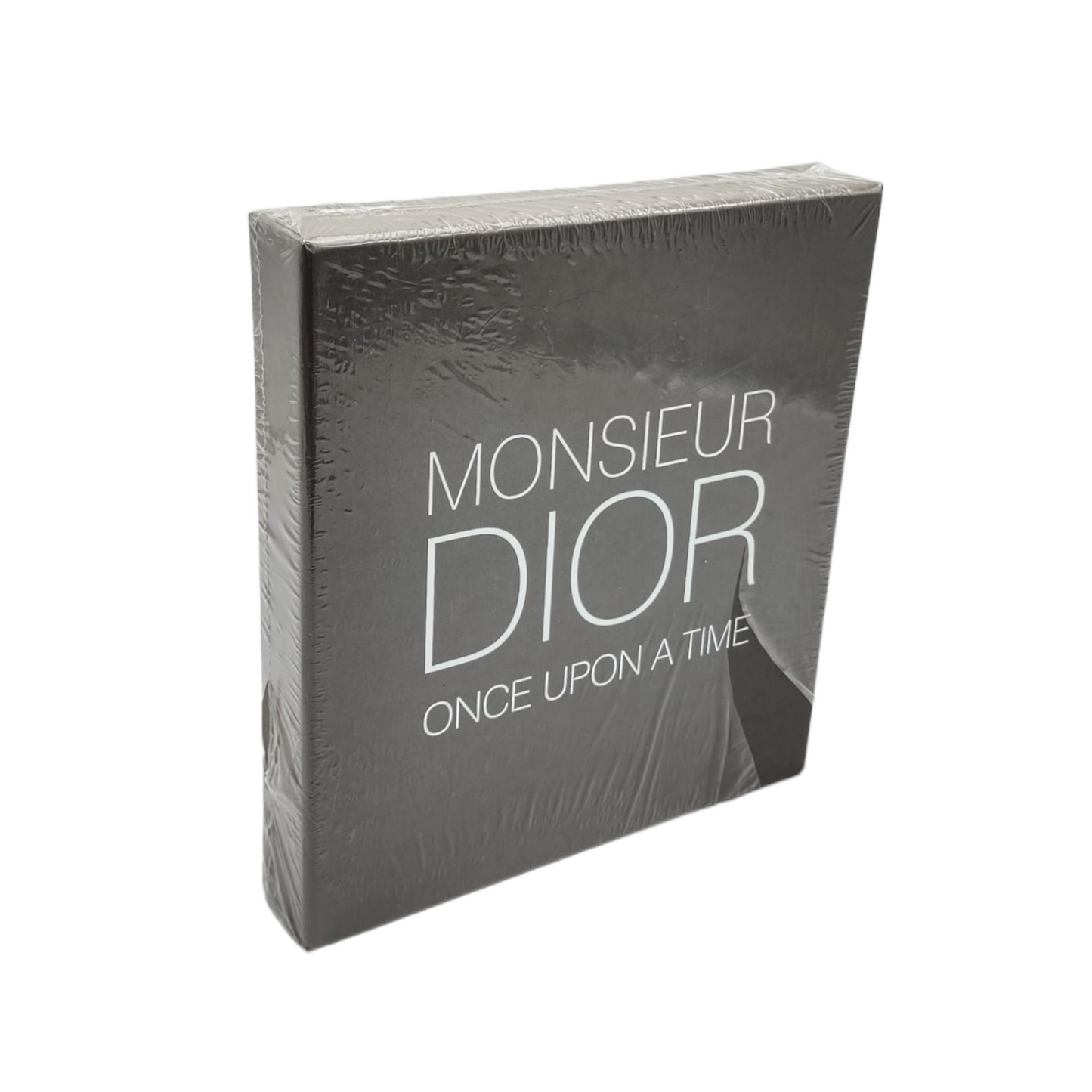 ספר מותג DIOR