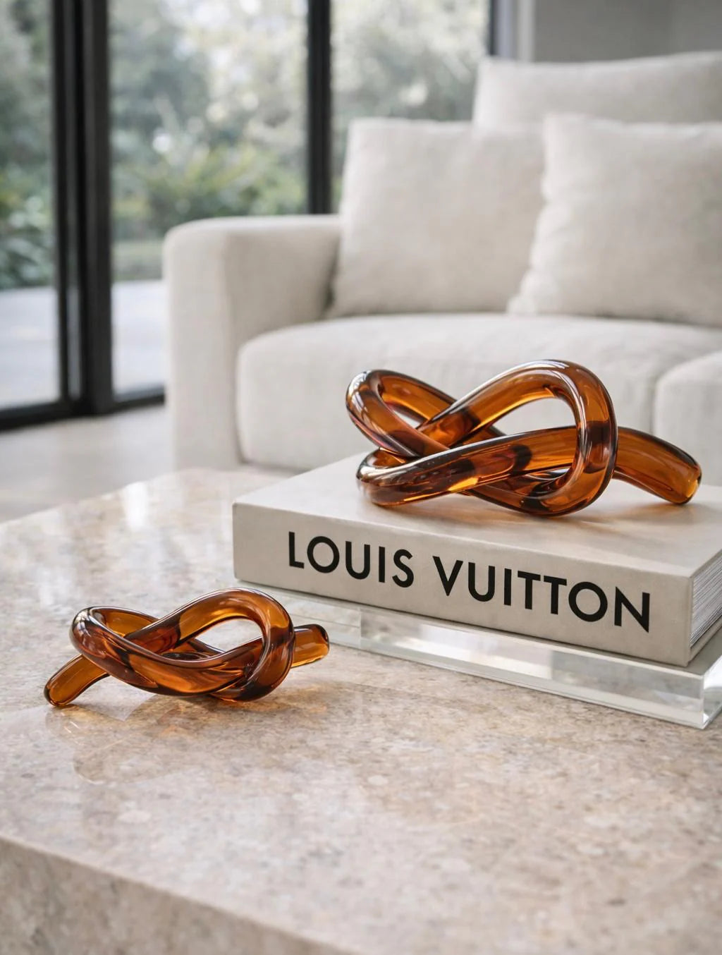 זוג דקורציות זכוכית חומה