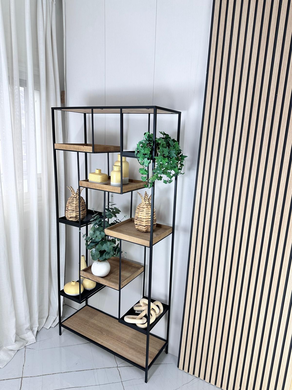 ספריית מתכת ומדפי עץ