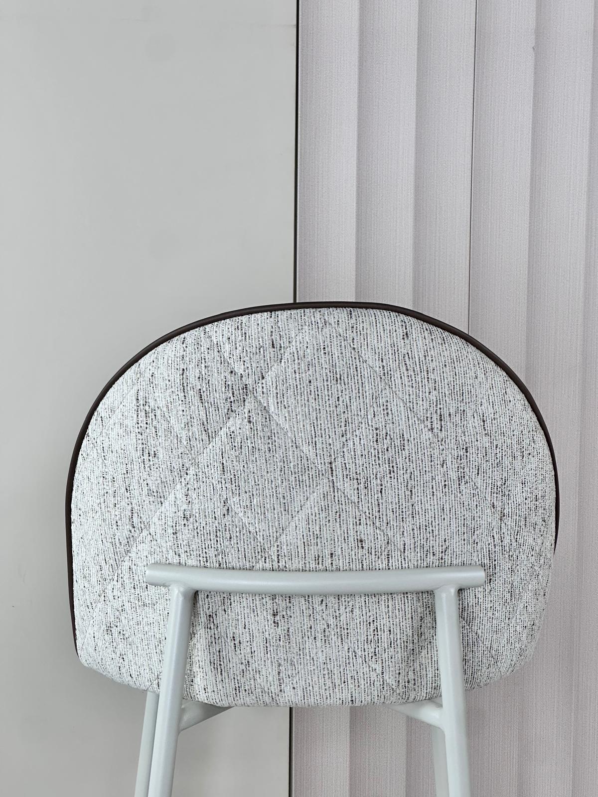 כיסא בר רגל שמנת ROYAL