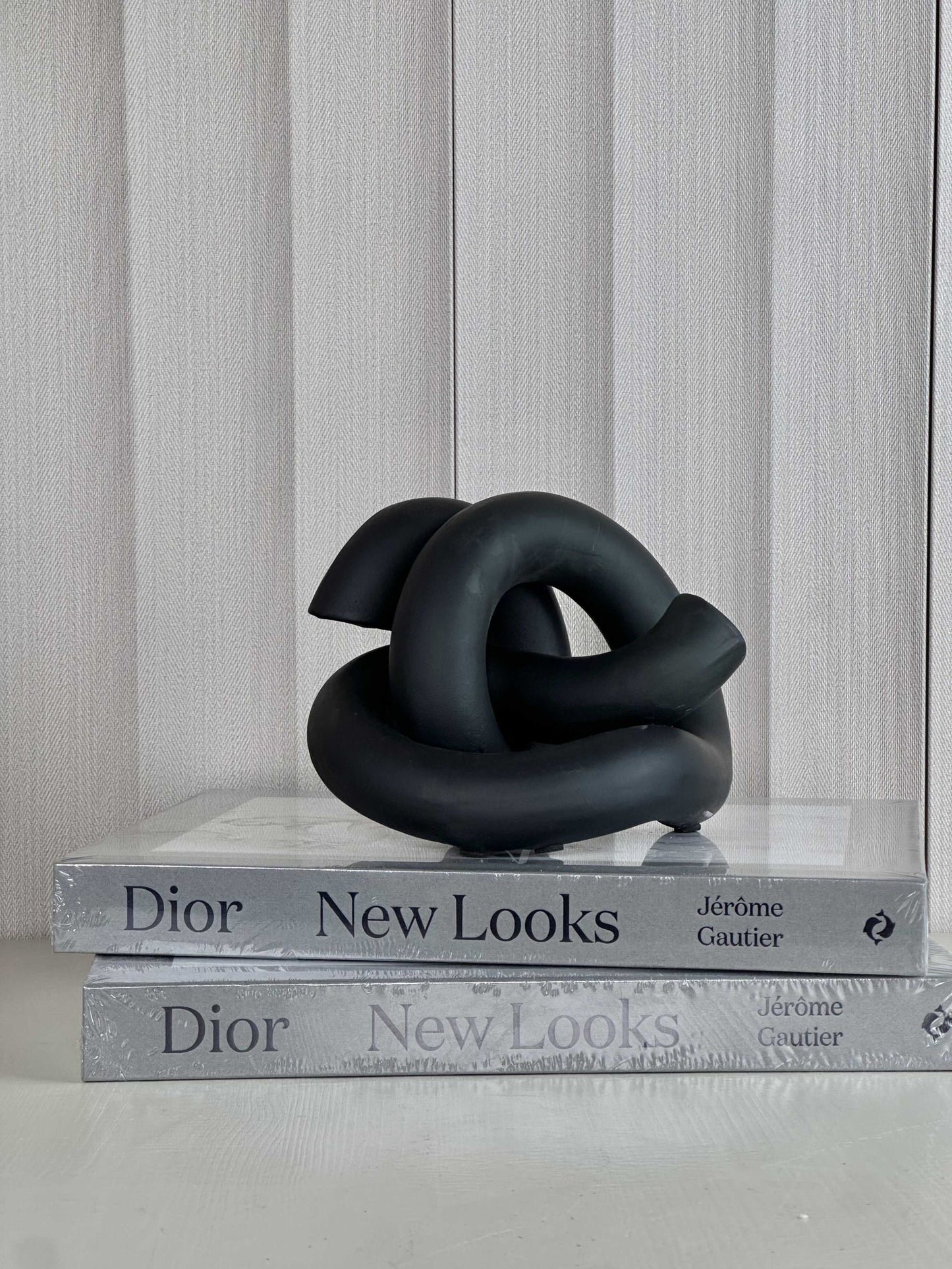 פסל דקורטיבי שחור מופשט