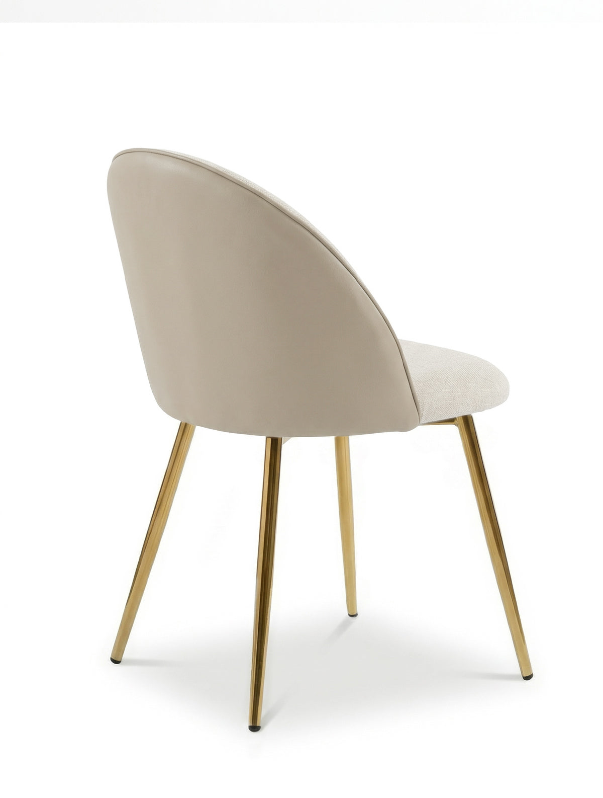 כיסא אוכל LUNA בצבע אבן בהיר עם גב דמוי עור ורגלי מתכת זהב, צילום סטודיו זווית אחורית