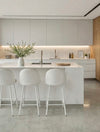 כיסא בר LUNA - כיסא בר מרופד לאי במטבח בעיצוב נקי ובהיר