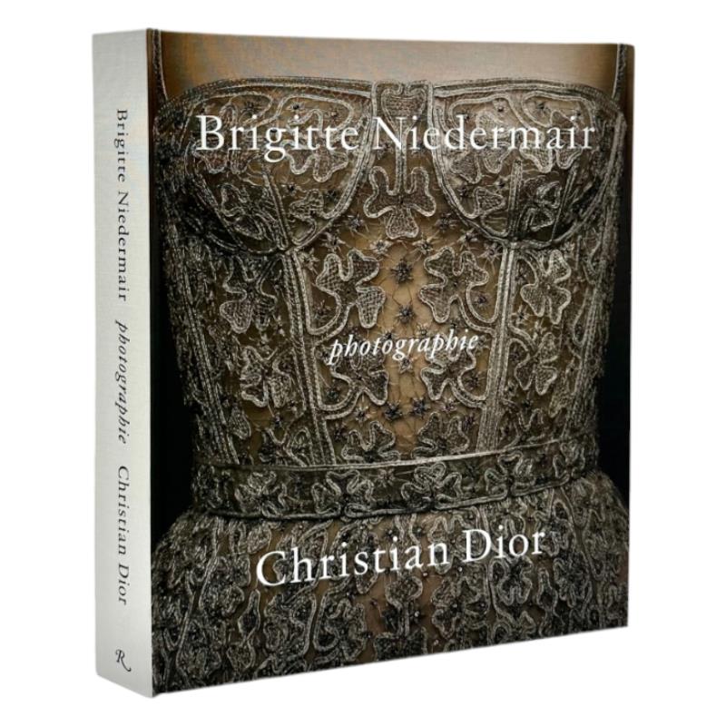 ספרמותג Photographe Christian Dior by Brigitte Niedermair