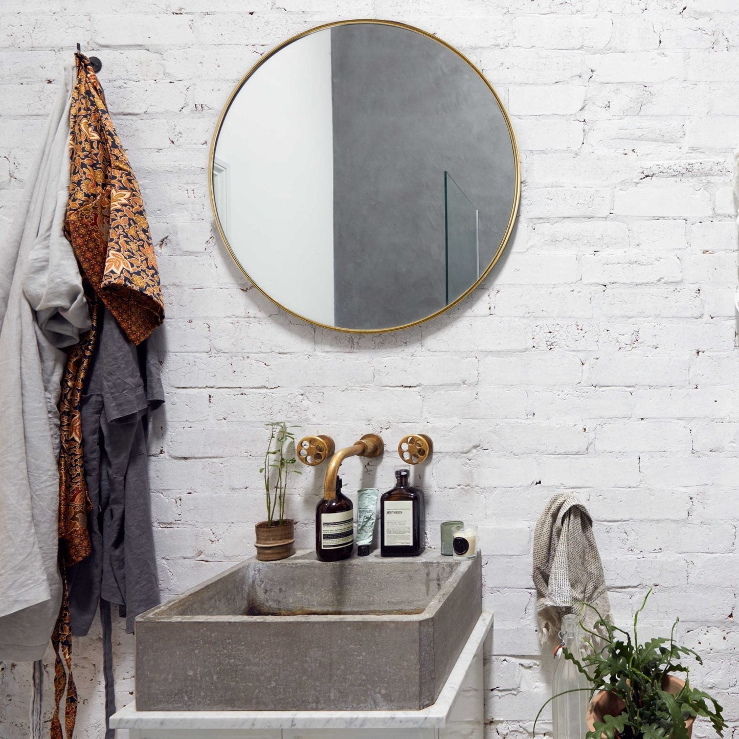 מראה עגולה מסגרת זהב