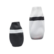 סט 2 אגרטלי קרמיקה בצבעים לבן ושחור