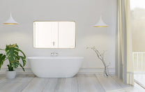 מראה מעוצבת במסגרת דקה ועדינה מלבנית