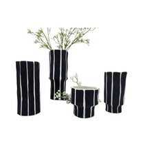 סט 4 אגרטלי קרמיקה בצבע שחור עם פסים לבנים