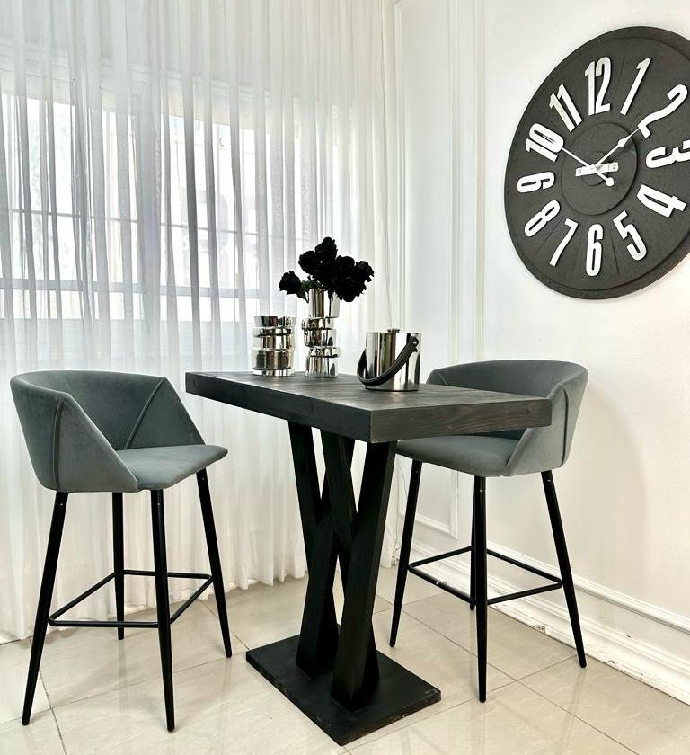 כיסא בר קטיפה אפורה