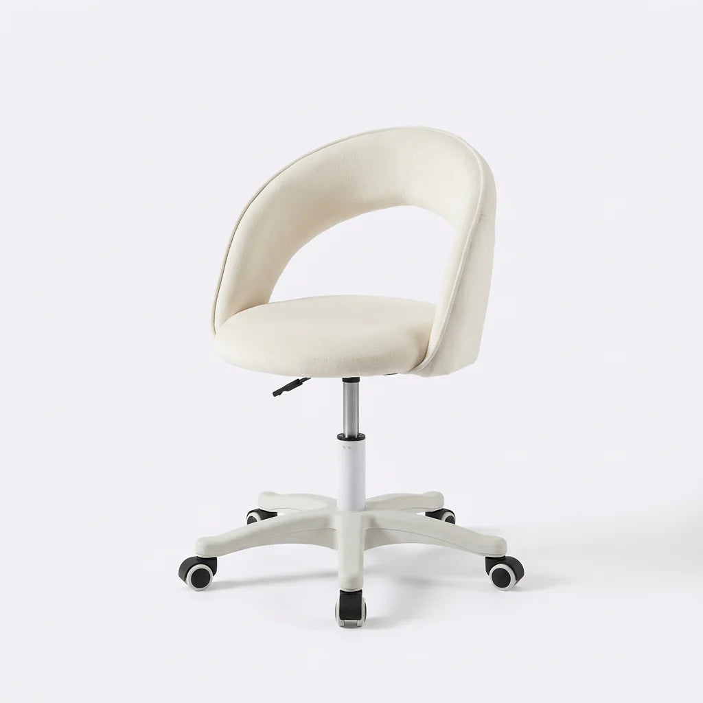 כיסא מעוצב לפינת לימוד ופינת איפור