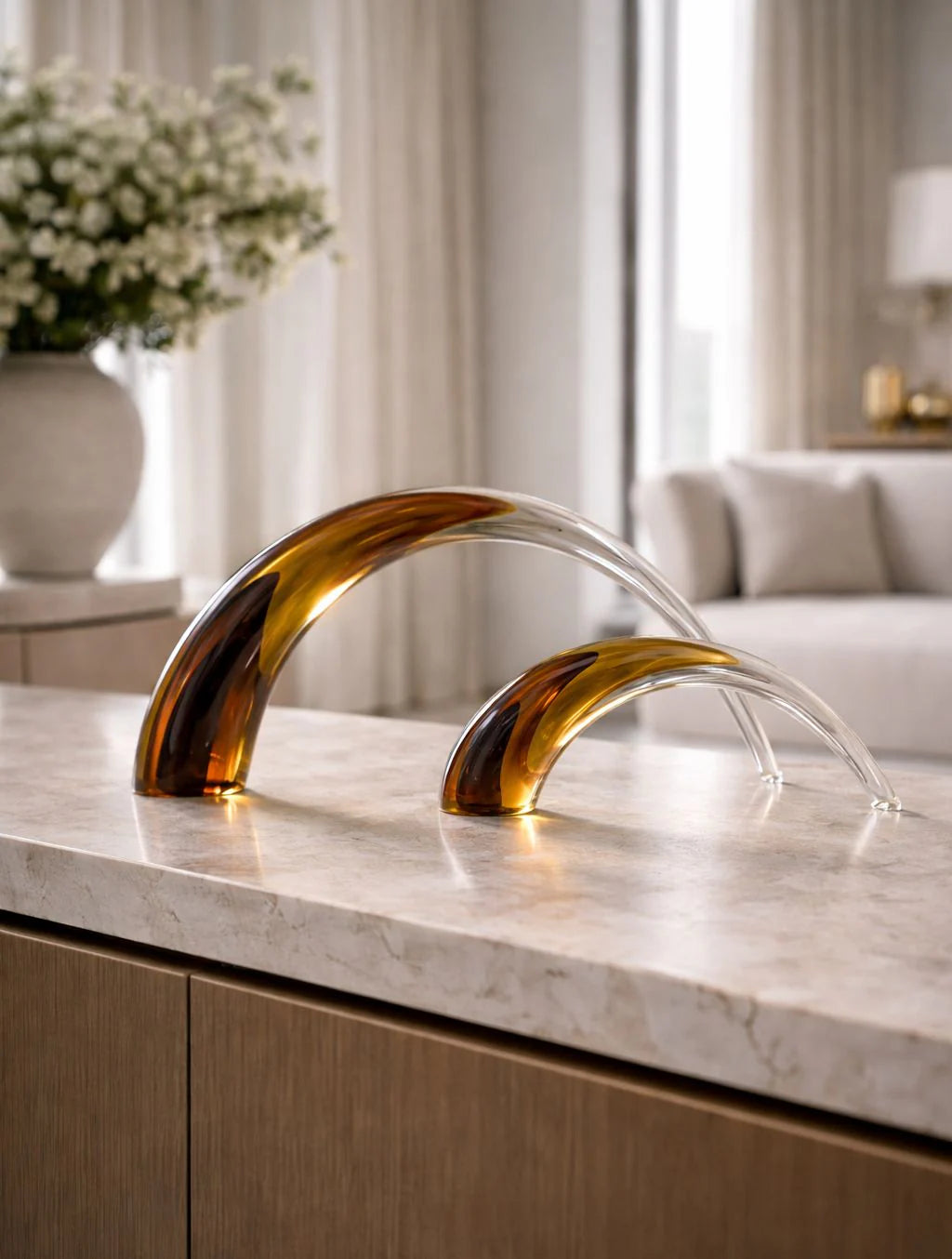 גודל קטן – פסל 'קרן' זכוכית “Amber Arc S”