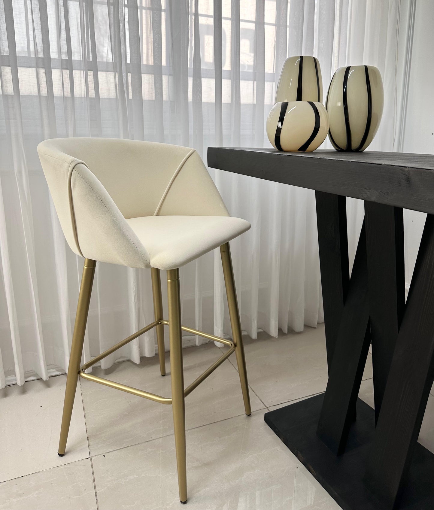 כיסא בר רגל זהב מוברש