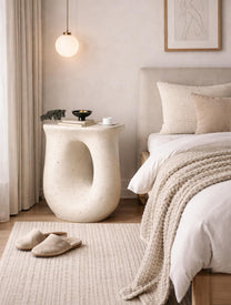 שולחן צדבעיצוב מודרני וצעיר