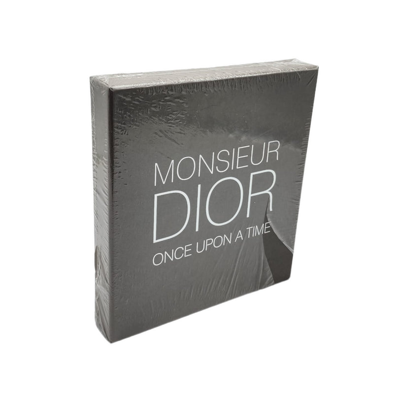 ספר מותג DIOR