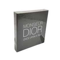 ספר מותג DIOR