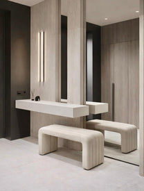 הדום לקונסולה בכניסה לבית