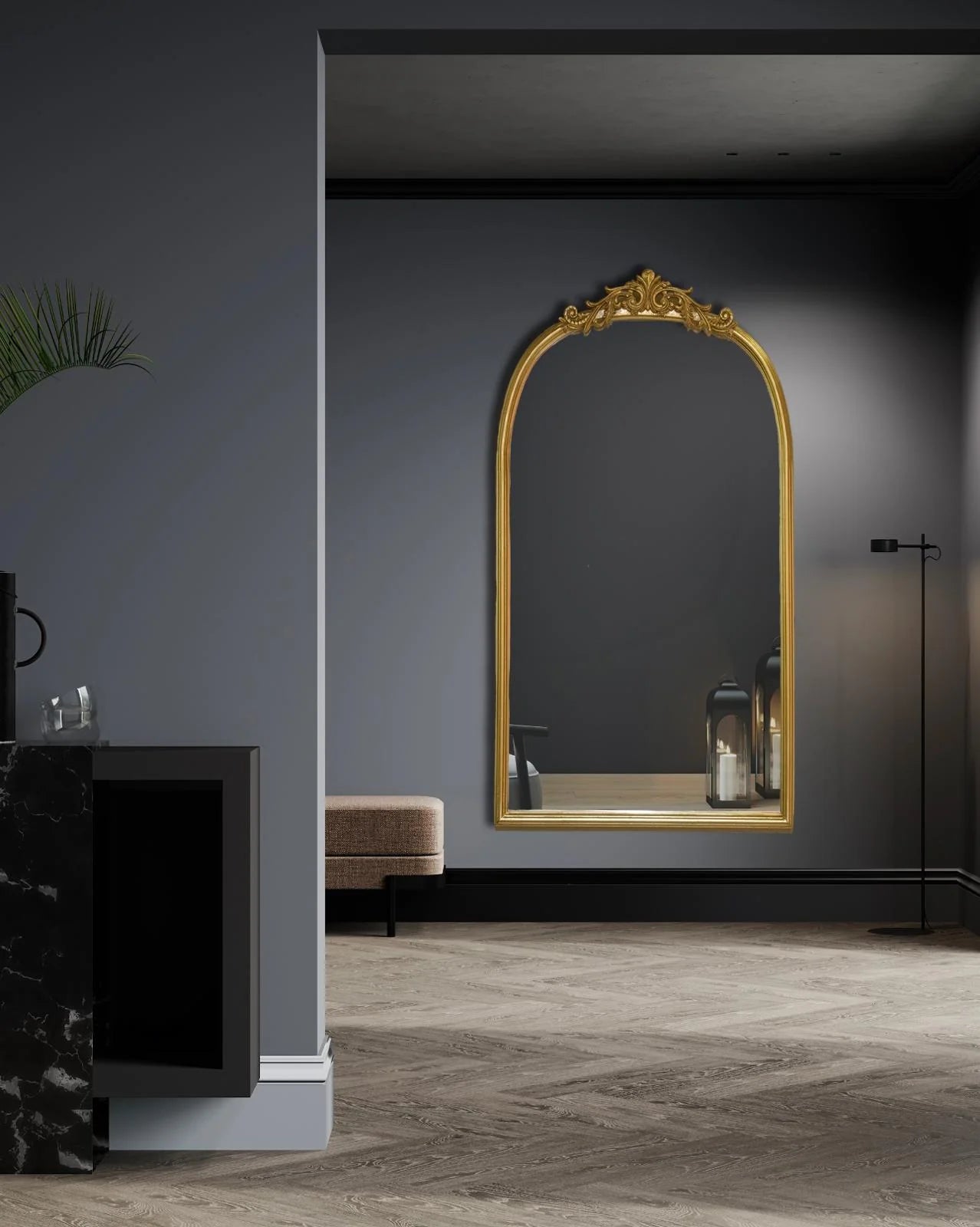 מראת קיר גדולה בעיצוב זהב יוקרתי