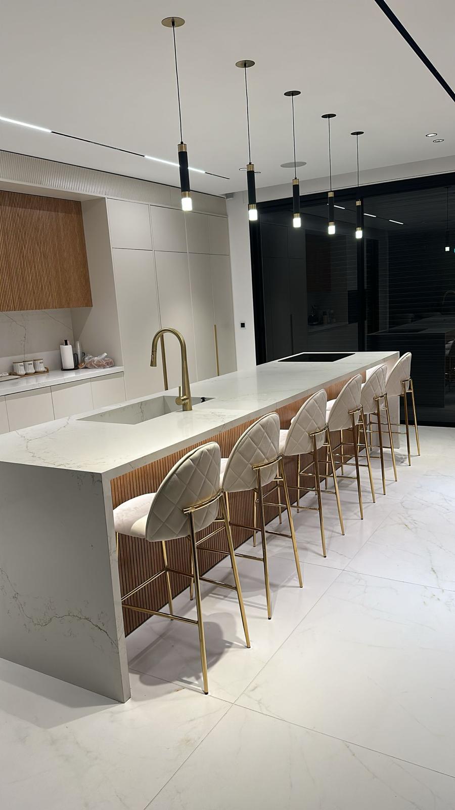 כסא בר שמנת רגל זהב ROYAL