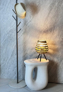 מנורת קש שולחנית גדולה