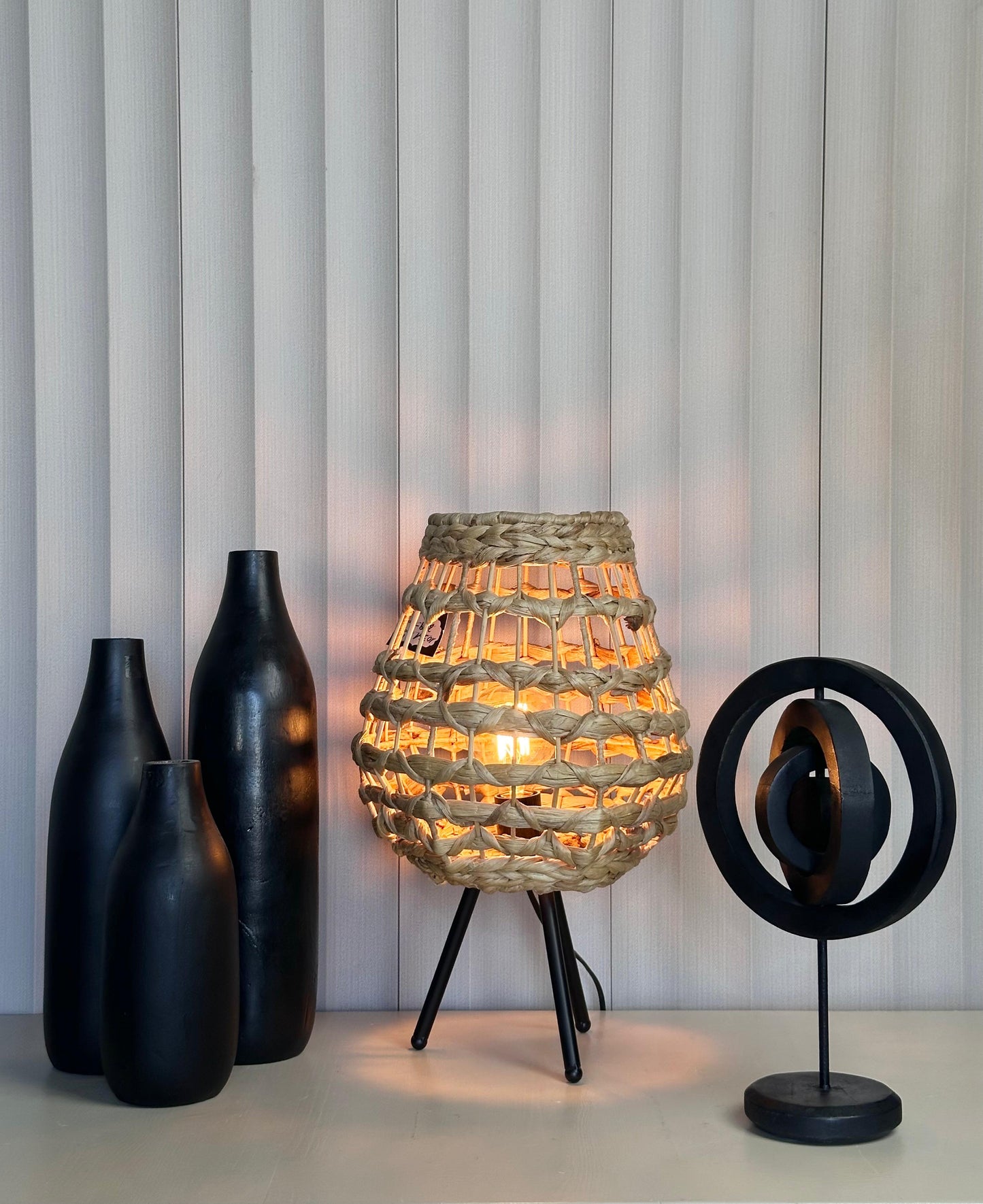 מנורת קש שולחנית גדולה