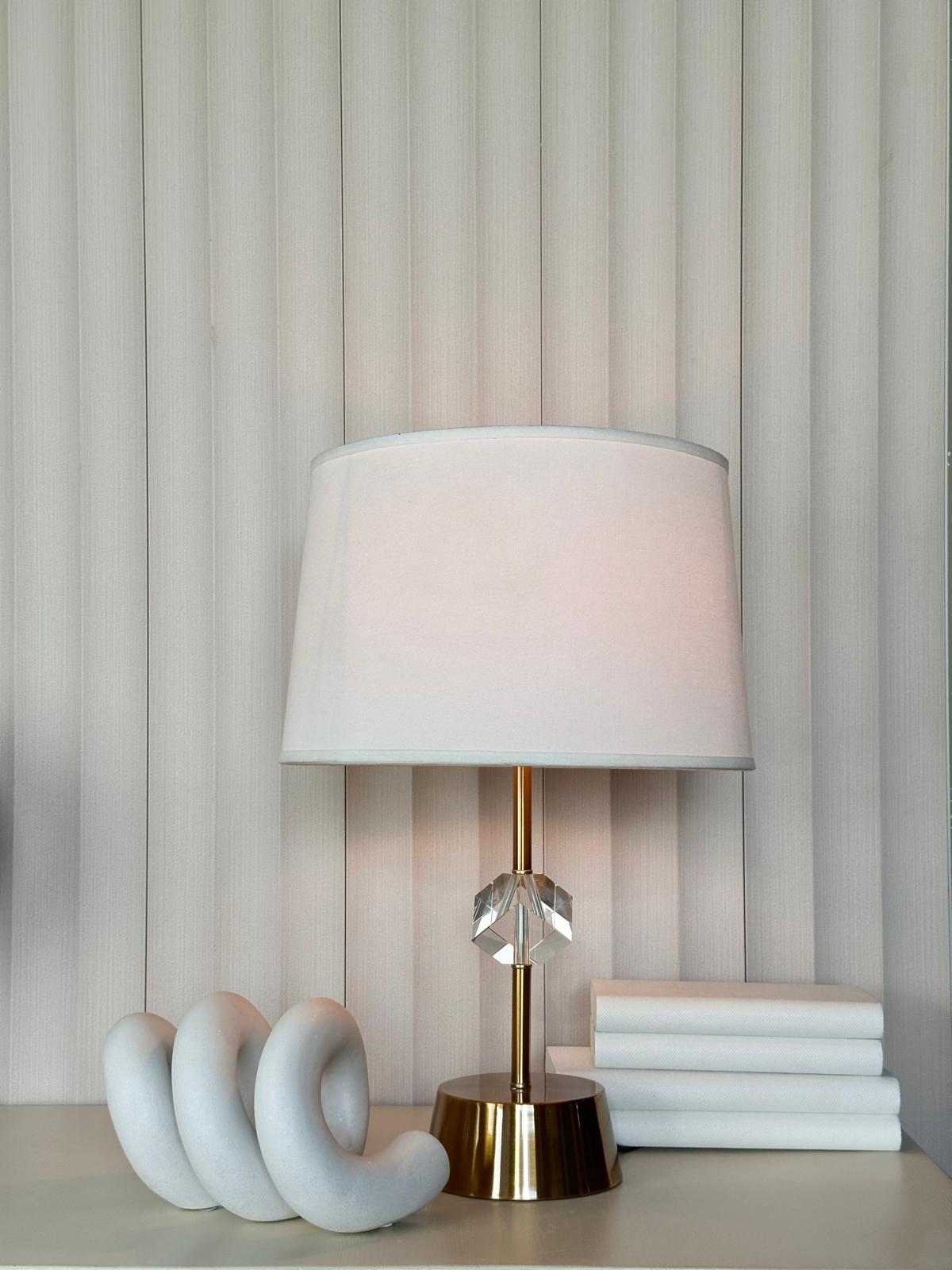 מנורה שולחנית - דיימונד קיוב בלאק וגולד