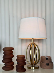 מנורה שולחנית - הוטל גולד אנד בלאק