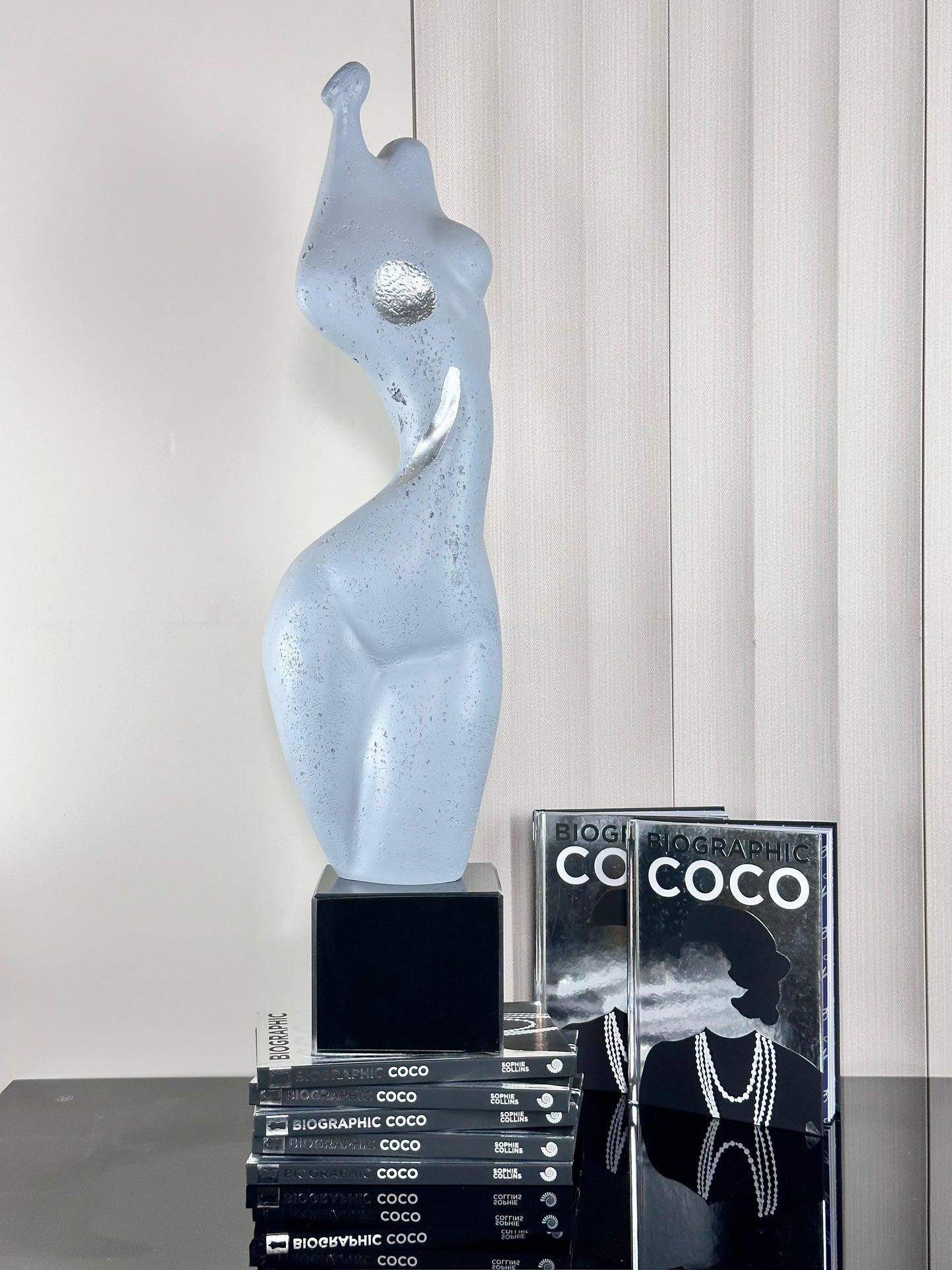 פסל מאמא אבן מרבל