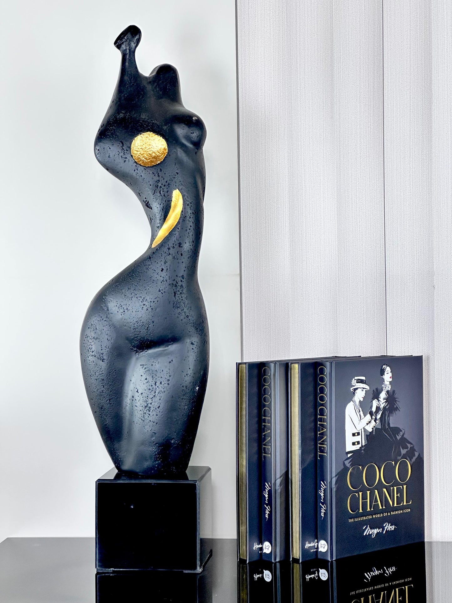 פסל מאמא בלאק מרבל