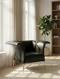 כורסה מעוצבת BAR עם מושב רחב וקווים רכים