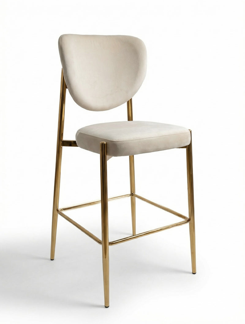 כיסא בר ECLIPSE קטיפה שמנת עם רגלי זהב בזווית צד, כיסא בר מעוצב לאי 100-110 ס״מ גובה מושב 74 ס״מ