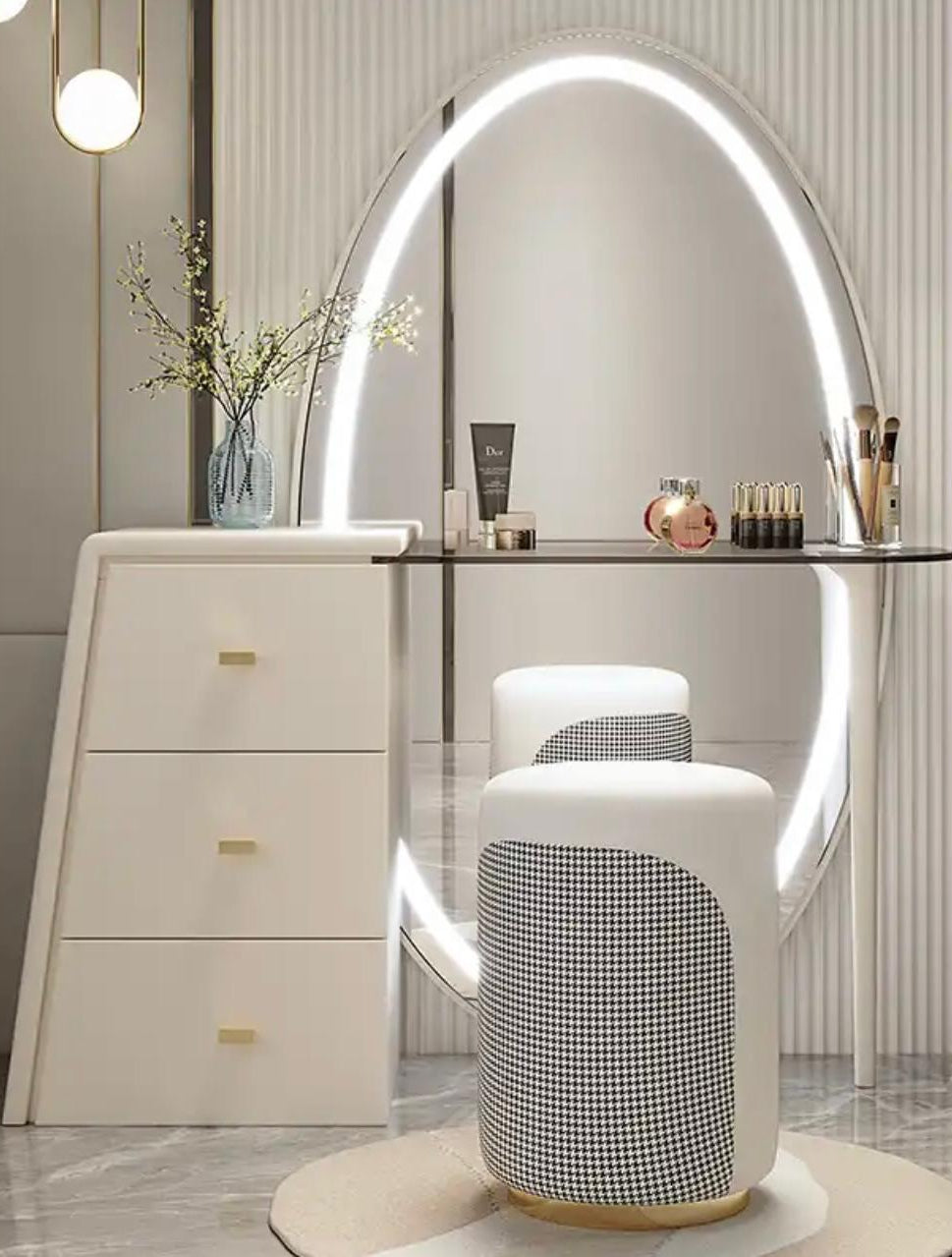 פינת איפור מושלמת לילדות – צבע שמנת