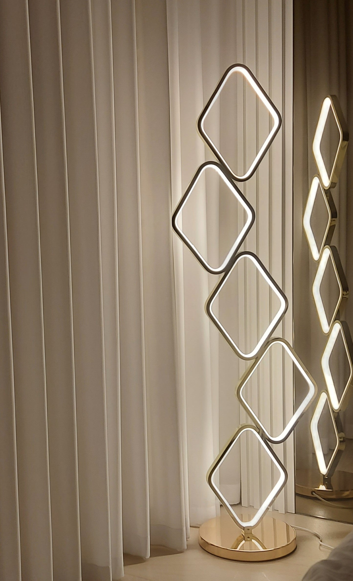 מנורת לד מעוינים זהב 125 ס"מ ע-22 ר-22