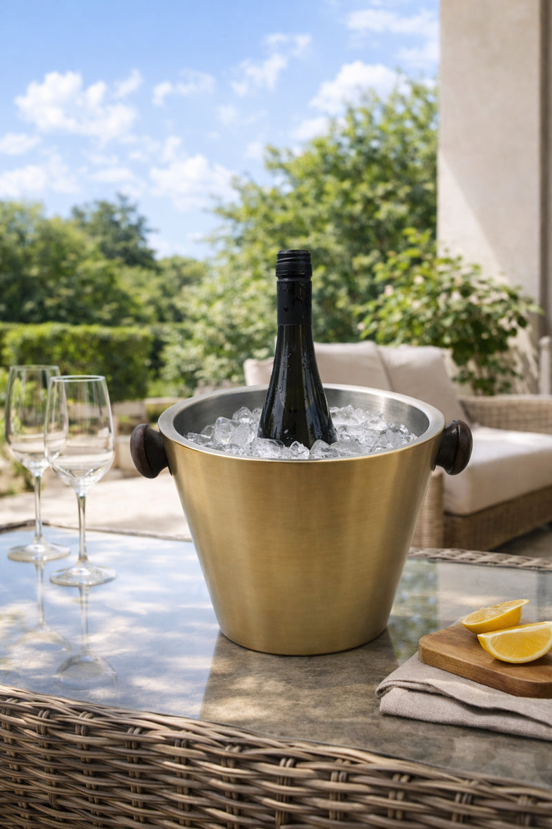 דלי קרח לשמפניה וליין מנירוסטה זהב מט עם בקבוק יין בתוך קרח  