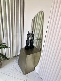 מראה עם בסיס מתכת