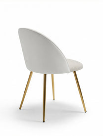 כיסא אוכל LUNA מרופד בד בהיר עם גב חלק ורגלי מתכת זהב, צילום סטודיו זווית אחורית