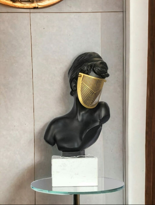 פסל טורסו שחור עם מסיכה בצבע זהב לעיצוב הבית