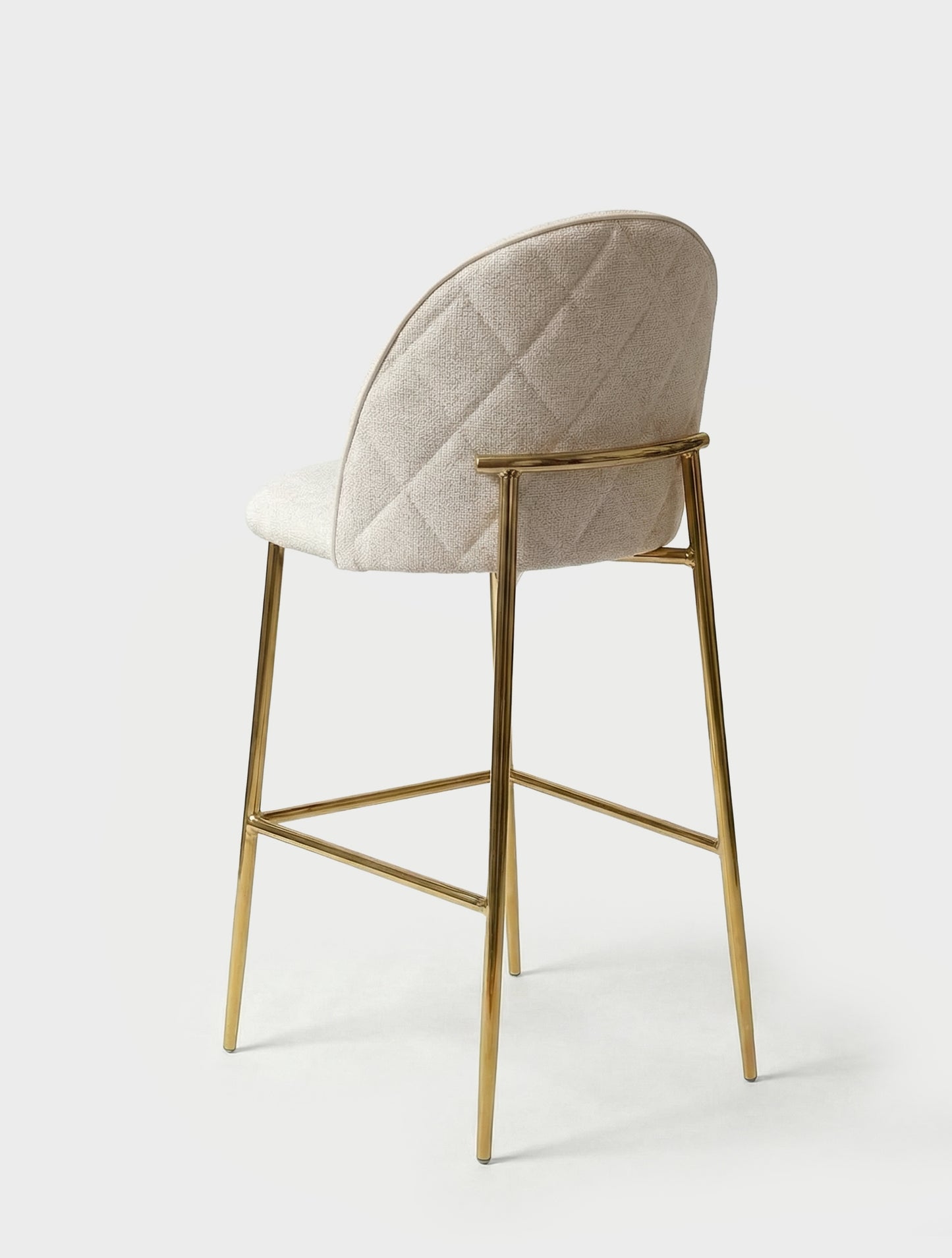 כיסא בר יוקרתי לבן עם משענת מעוגלת ובסיס מתכת יציב