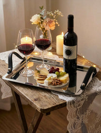 מגש אירוח מתכת עם ידיות עור שחור להגשת מגש גבינות יין וכוסות