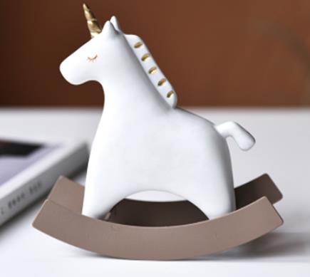 חד קרן קטן לבן