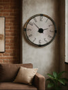 שעון קיר כפרי מעץ ומתכת עם ספרות גדולות
