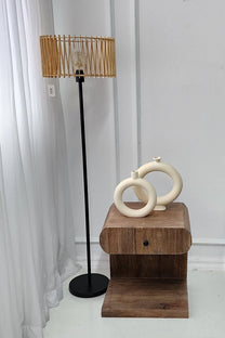 מנורת רצפה ZEN בעיצוב יפני עם אהיל רחב וקווים נקיים